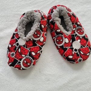 Boys Spider-Man bedroom slippers. Never worn. Size 10-12